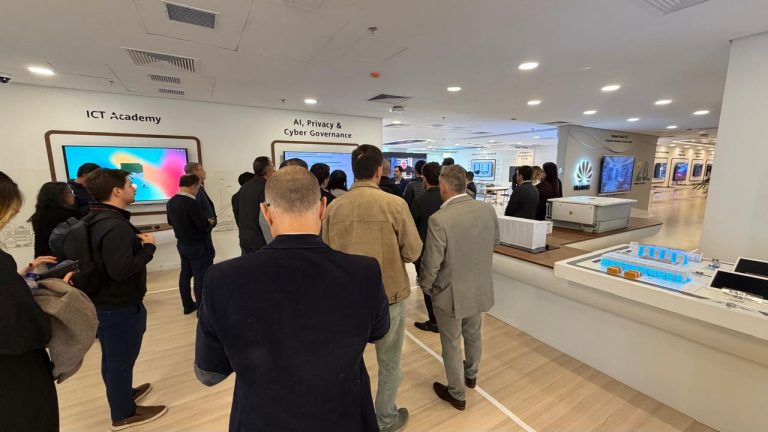 Visita ao Open Lab Huawei com o SEMESP